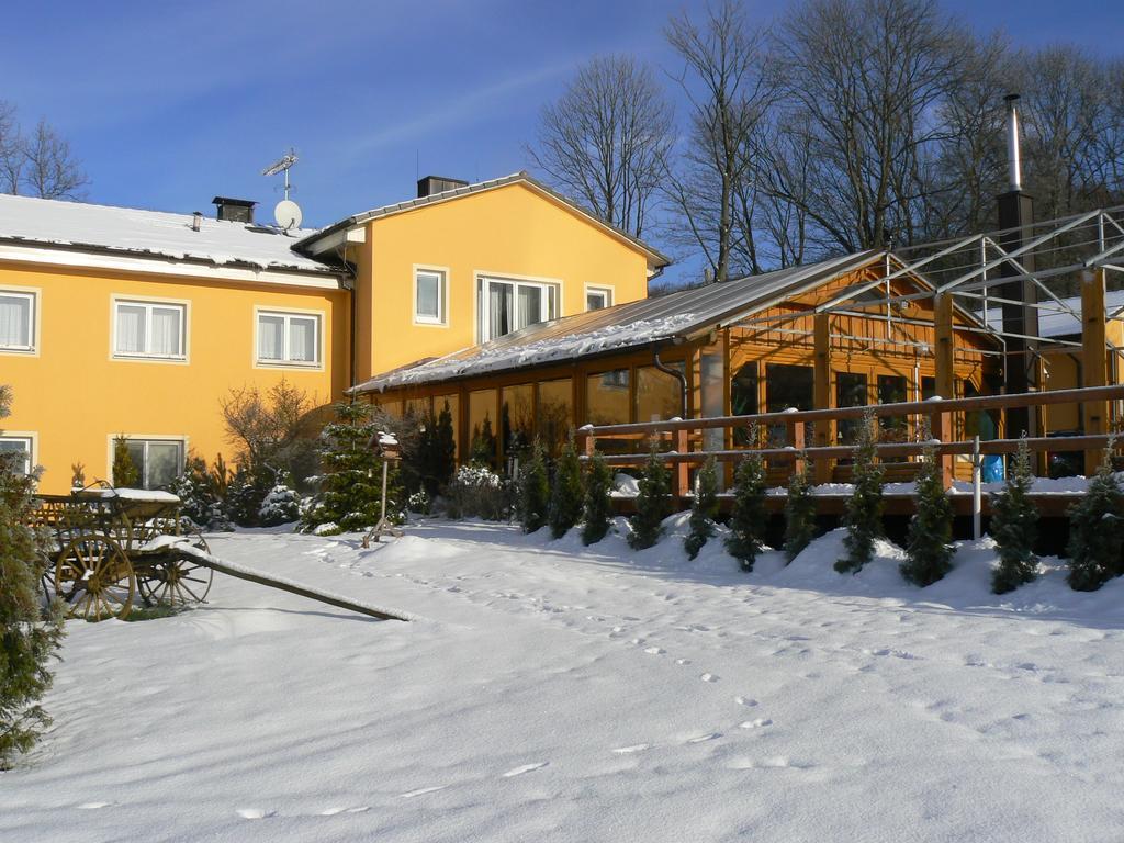 Restaurace A Penzion Cesky Les Horní Folmava Exterior photo